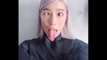 女 の 舌